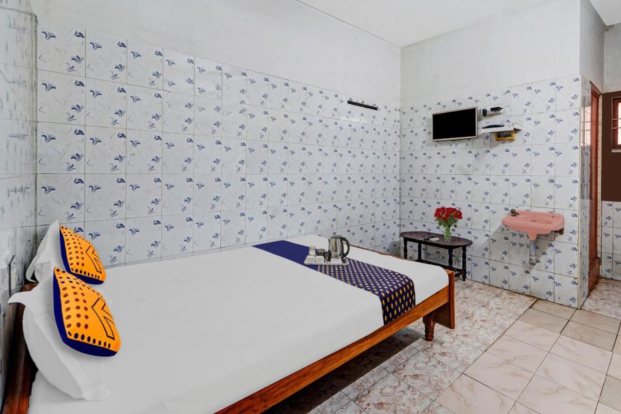Spot On New Golden Star Guest House Near Thirumangalam Metro Station Chennai Exterior foto